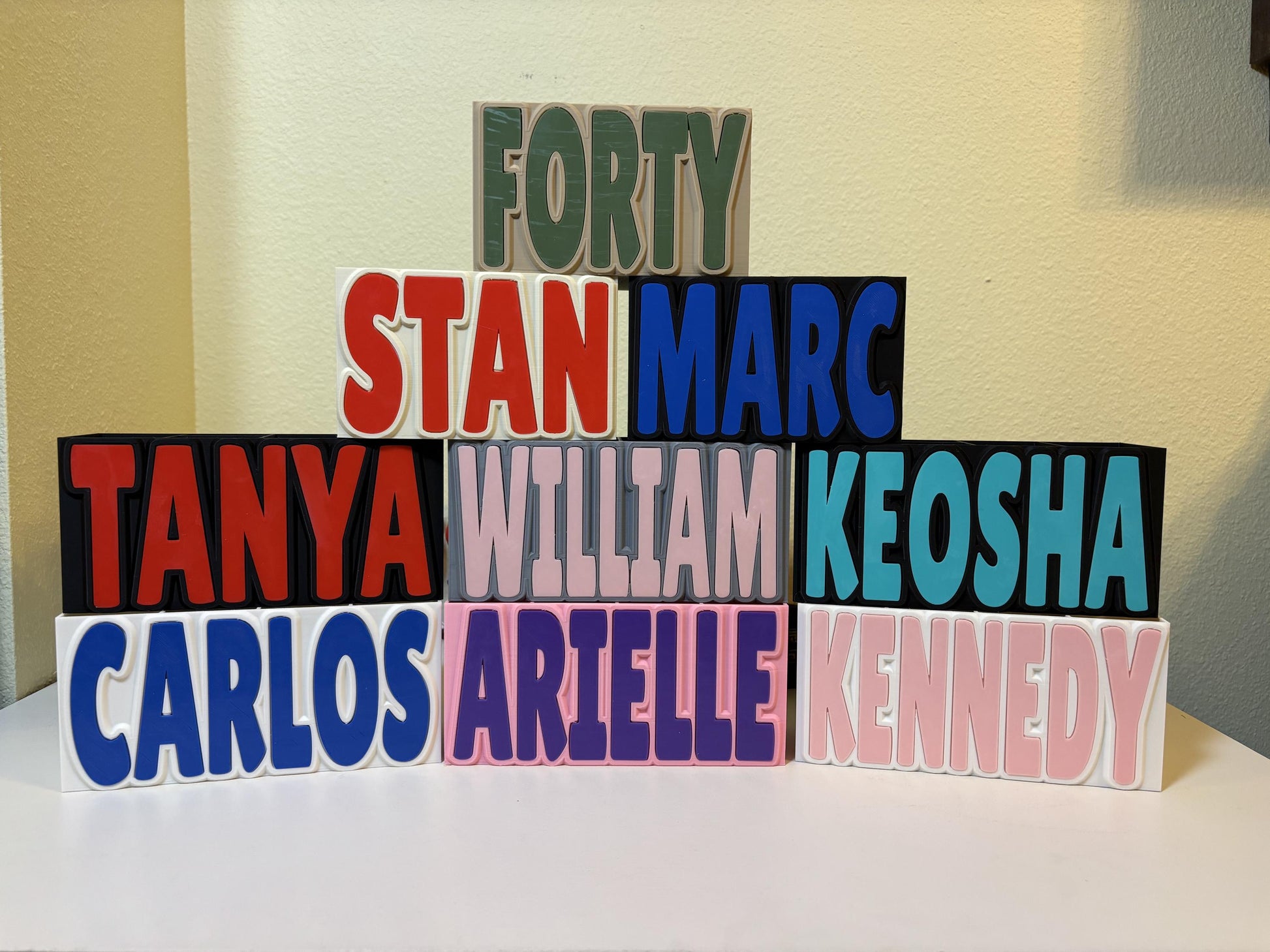 Small size 3D printed pen holder with 4 compartments and short name display